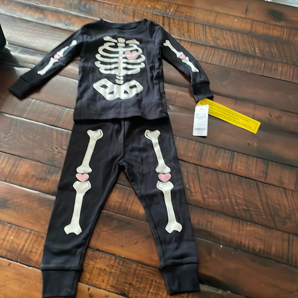 Carter’s 18 month pajamas